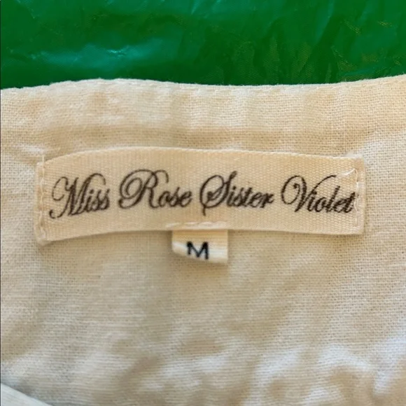 White Lace Dress with Floral Pattern - Picture 5 of 7